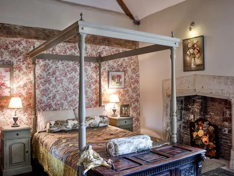 Bedroom - main at Portishead medieval retreat, M304 (photo 26)