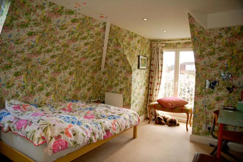 Bedroom at Film location D2304 in London (photo 31)