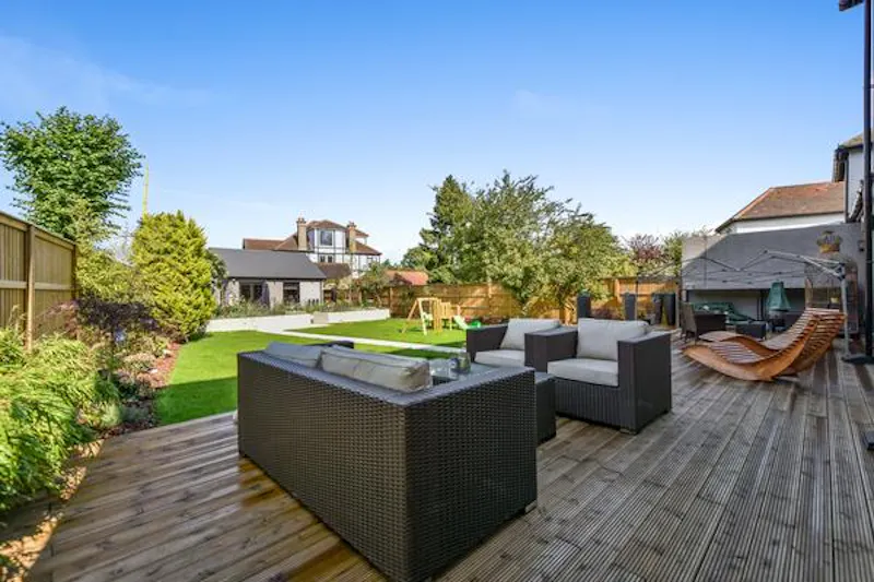 Terrace/Patio at Film location D2309 in London (photo 28)