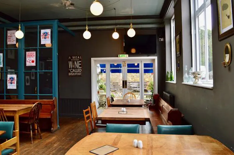 Film location R815 in London (photo 16)