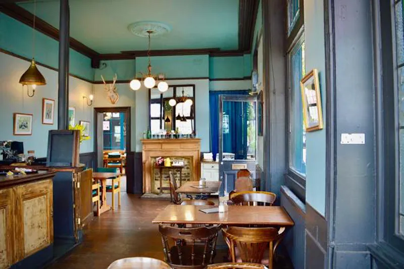 Film location R815 in London (photo 17)