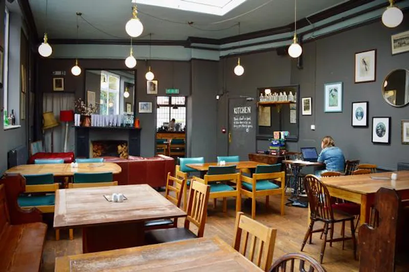 Film location R815 in London (photo 20)