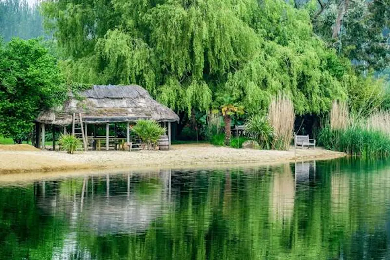 Kemble lakeside cabin, Q124 (photo 90)