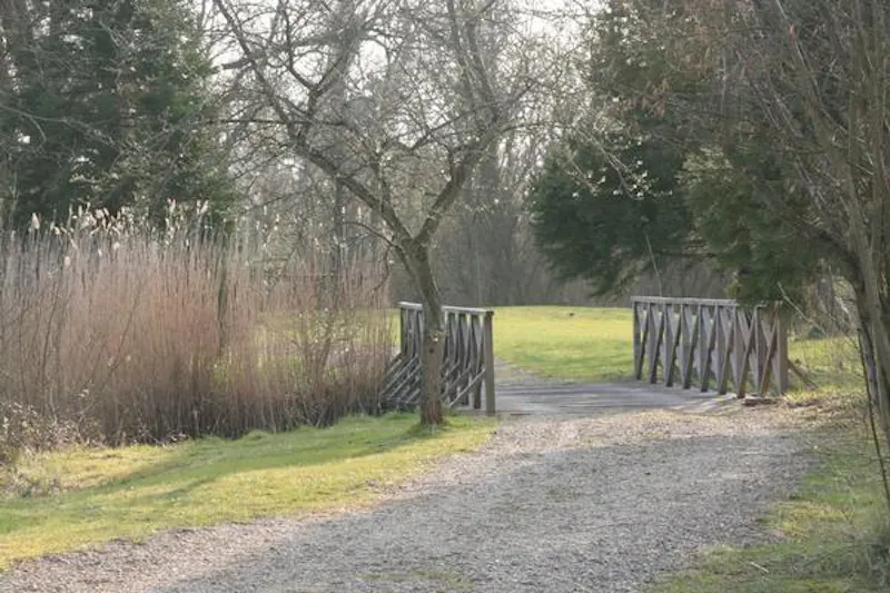 Kemble lakeside cabin, Q124 (photo 92)
