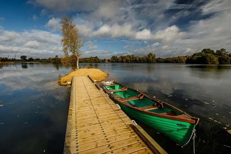 Lake at Kemble lakeside cabin, Q124 (photo 94)