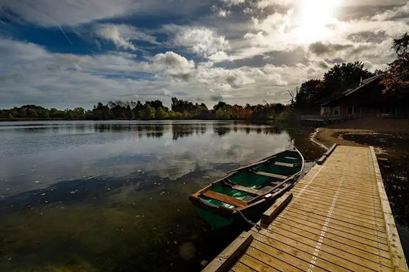 Kemble lakeside cabin, Q124 (photo 96)