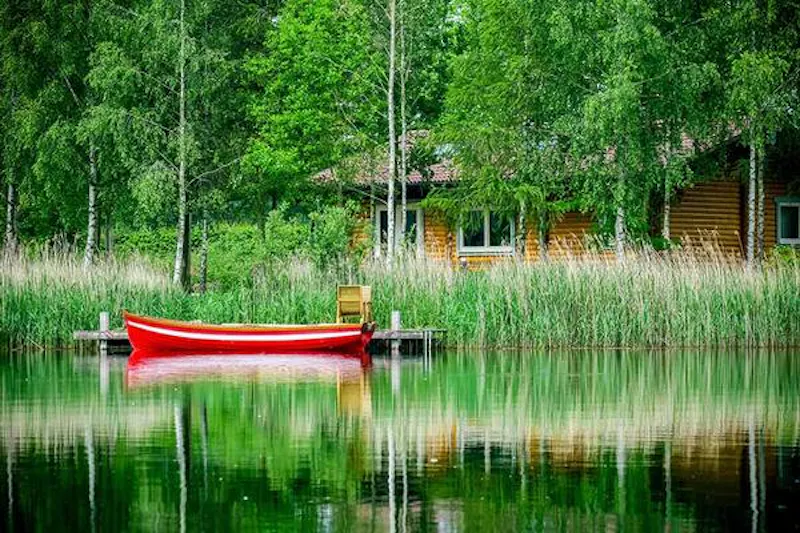 Kemble lakeside cabin, Q124 (photo 98)