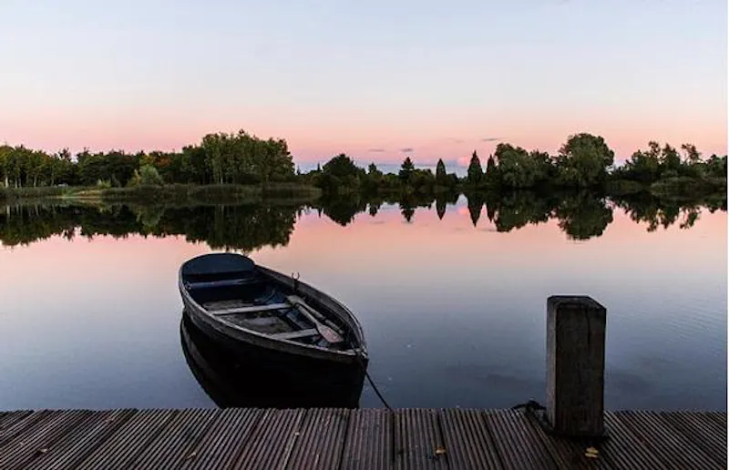 Kemble lakeside cabin, Q124 (photo 101)