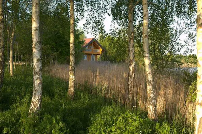 Kemble lakeside cabin, Q124 (photo 106)