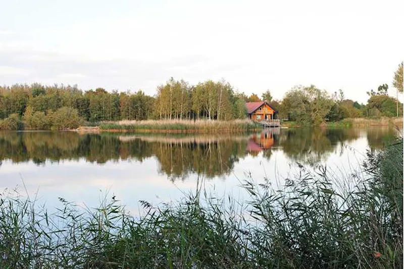 Kemble lakeside cabin, Q124 (photo 108)