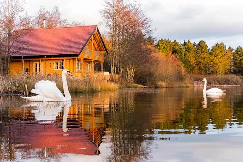 Kemble lakeside cabin, Q124 (photo 118)