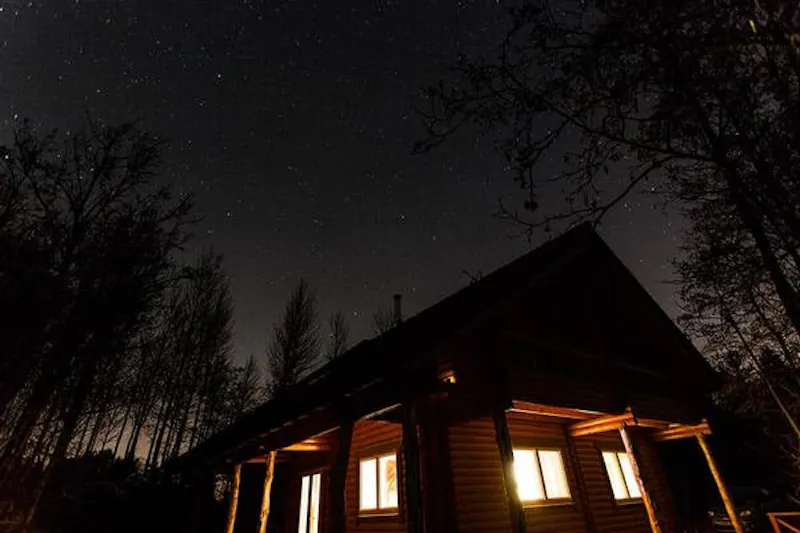 Kemble lakeside cabin, Q124 (photo 119)