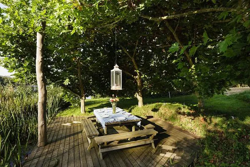 Kemble lakeside cabin, Q124 (photo 129)