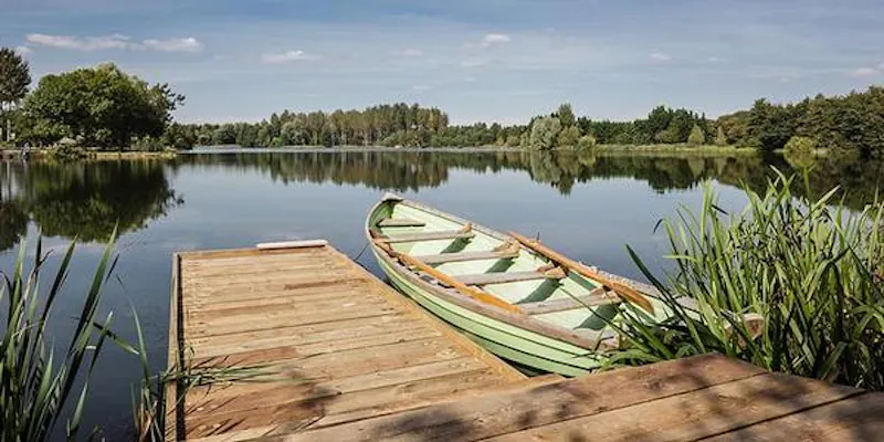 Kemble lakeside cabin, Q124 (photo 131)