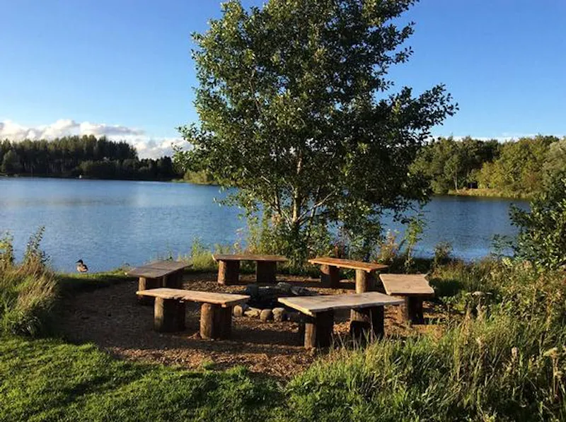 Kemble lakeside cabin, Q124 (photo 132)