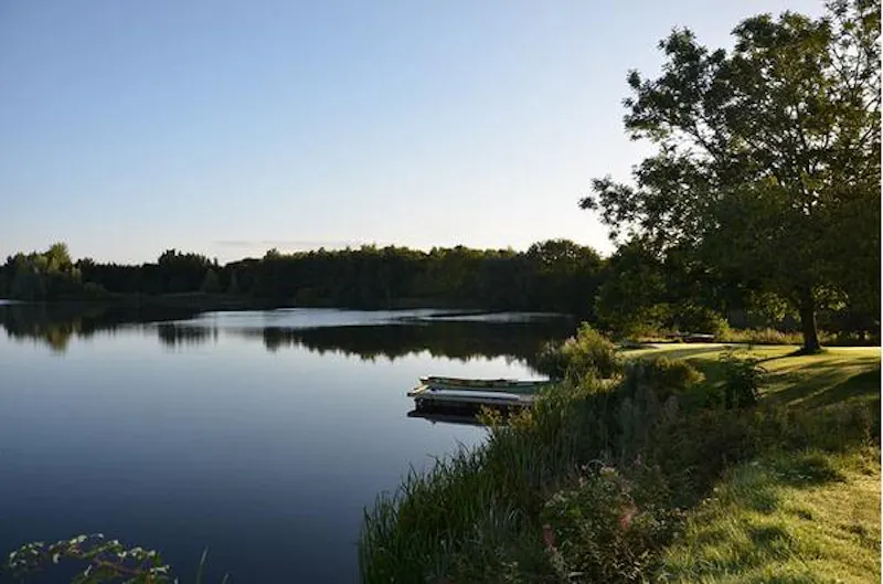 Kemble lakeside cabin, Q124 (photo 133)