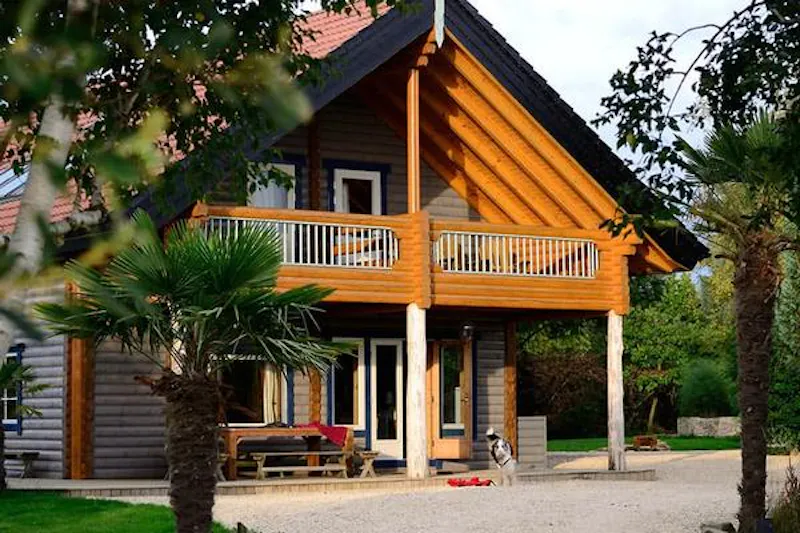 Kemble lakeside cabin, Q124 (photo 134)