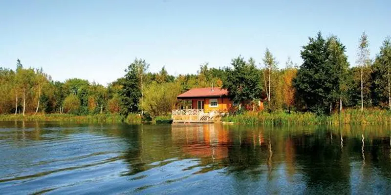 Kemble lakeside cabin, Q124 (photo 143)