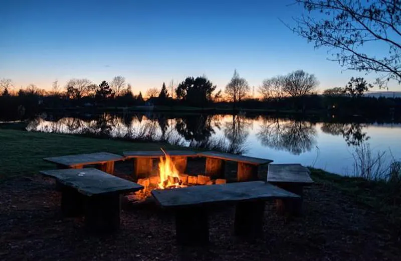 Kemble lakeside cabin, Q124 (photo 147)