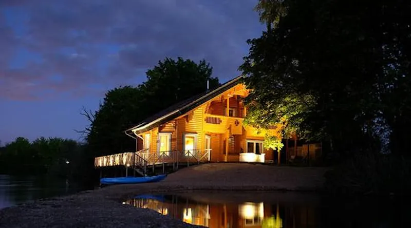 Kemble lakeside cabin, Q124 (photo 149)