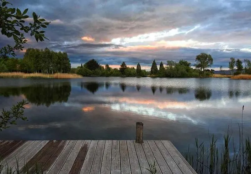 Kemble lakeside cabin, Q124 (photo 176)