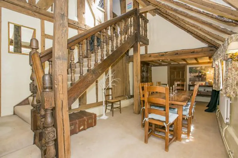 Dining room at Kentish 17th Century timbered hall, M310 (photo 13)