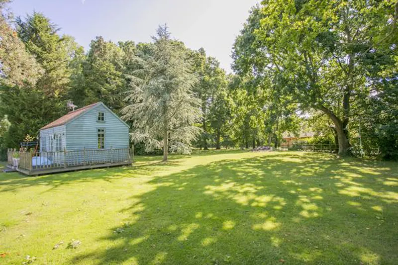 Summer house at Kentish 17th Century timbered hall, M310 (photo 28)