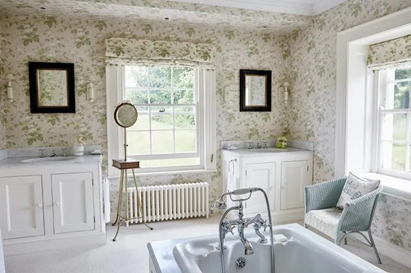Bathroom at Charming manor in South Downs, A1449 (photo 11)