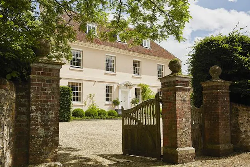 Driveway at Charming manor in South Downs, A1449 (photo 13)