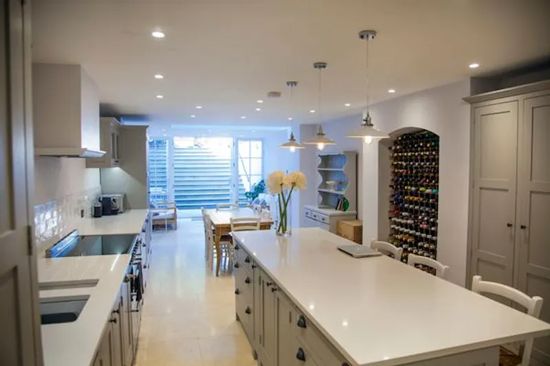 Kitchen at Tucked away Thames townhouse, A1473 (photo 11)