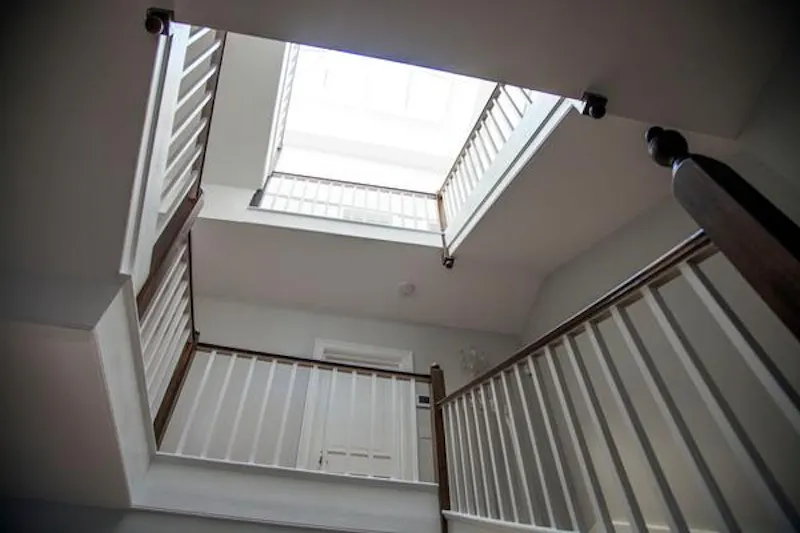 Tucked away Thames townhouse, A1473 (photo 13)