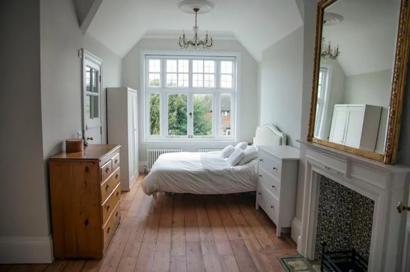 Bedroom at Tucked away Thames townhouse, A1473 (photo 16)