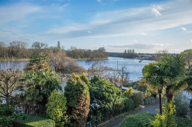 Tucked away Thames townhouse, A1473 (photo 21)