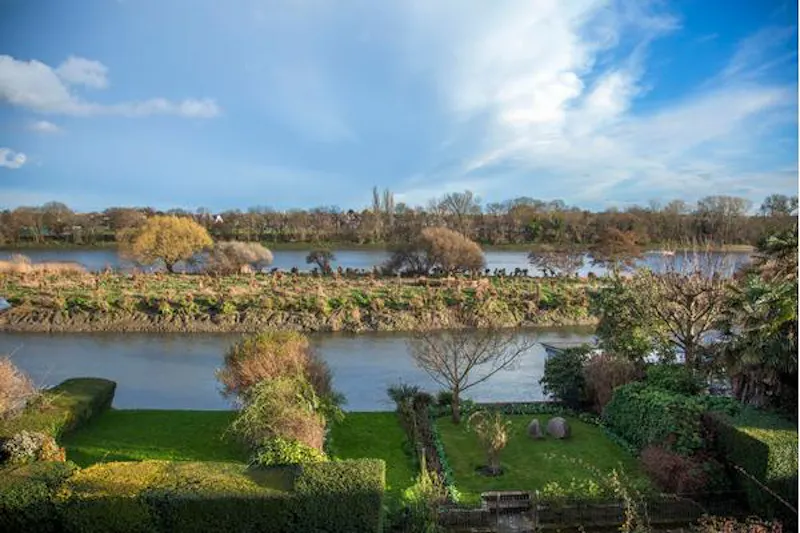 Views - Thames at Tucked away Thames townhouse, A1473 (photo 22)