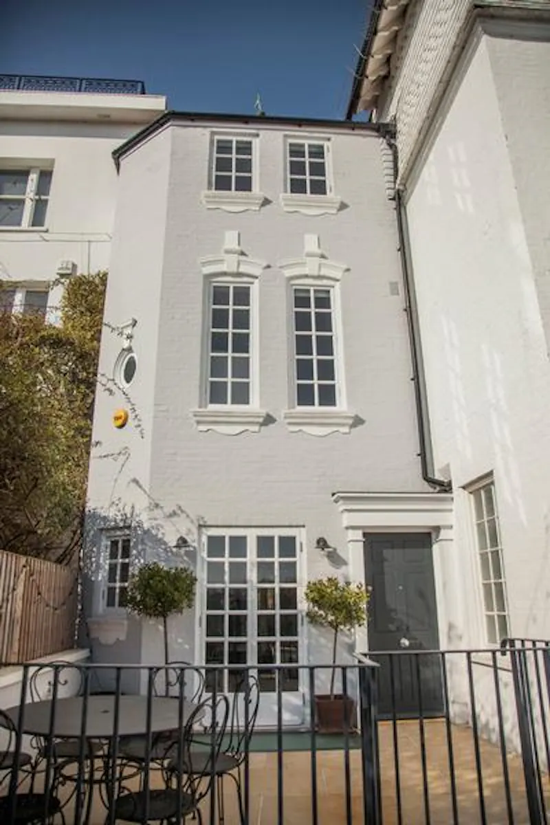 Tucked away Thames townhouse, A1473 (photo 26)