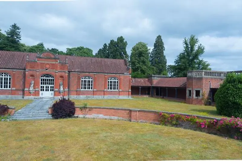 Country manor in Camberley, B1791 (photo 34)