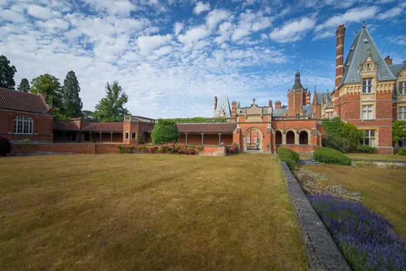 Country manor in Camberley, B1791 (photo 33)