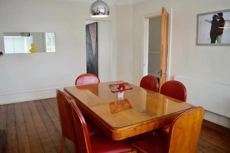 Dining room at Stylish Streatham house, B1798 (photo 9)