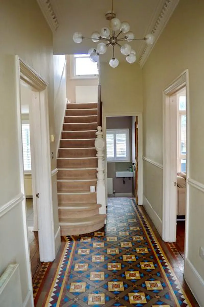 Entrance hall at Stylish Streatham house, B1798 (photo 11)