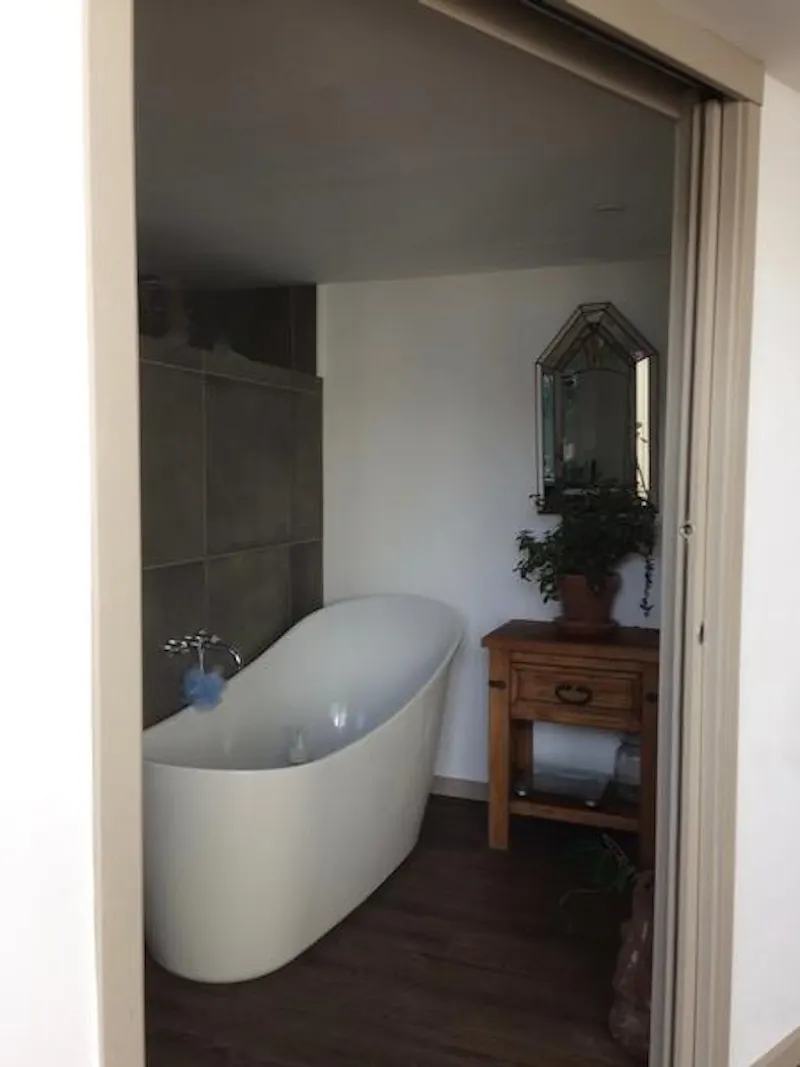 Bathroom at Film location C892 in West Sussex (photo 7)