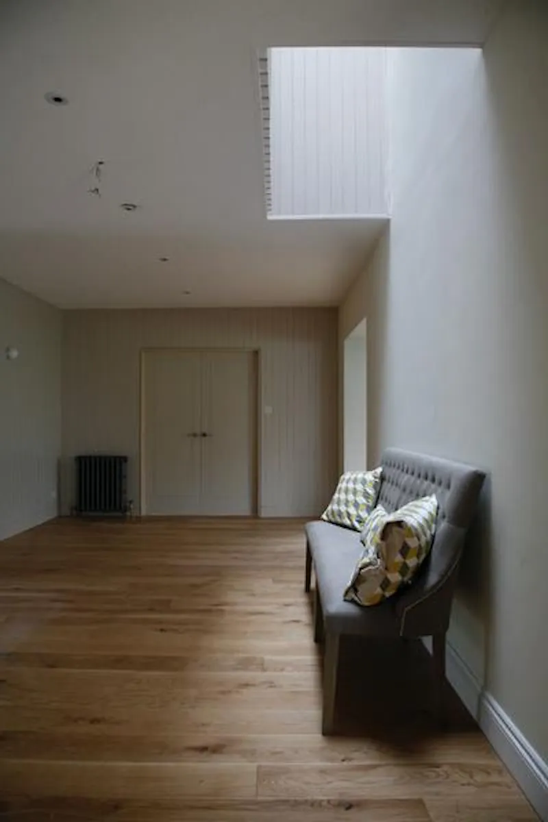 Entrance hall at Film location C893 in Hampshire (photo 10)