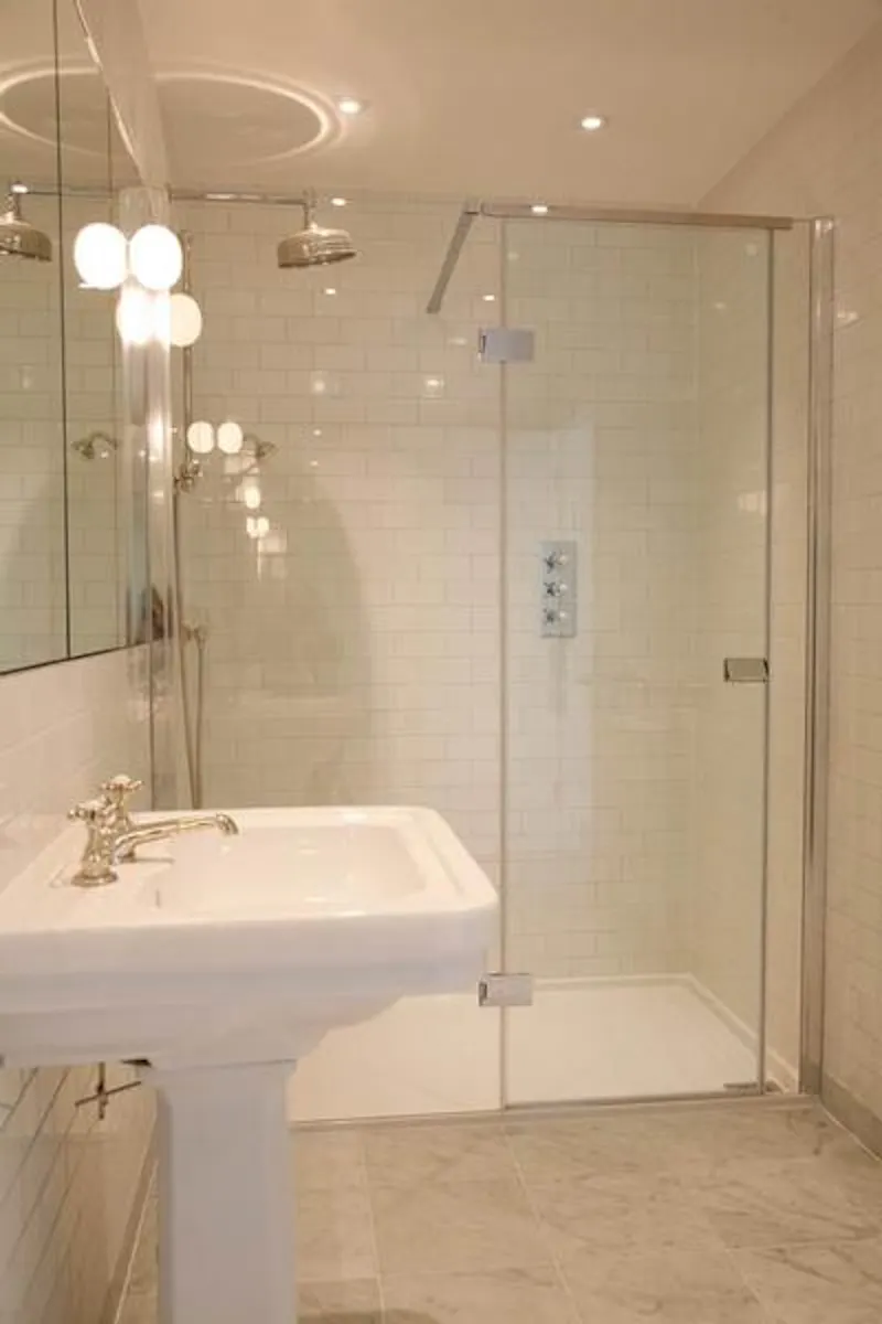 Shower at Film location C893 in Hampshire (photo 29)