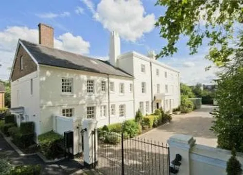 Ground floor period flat in Denham, F1156