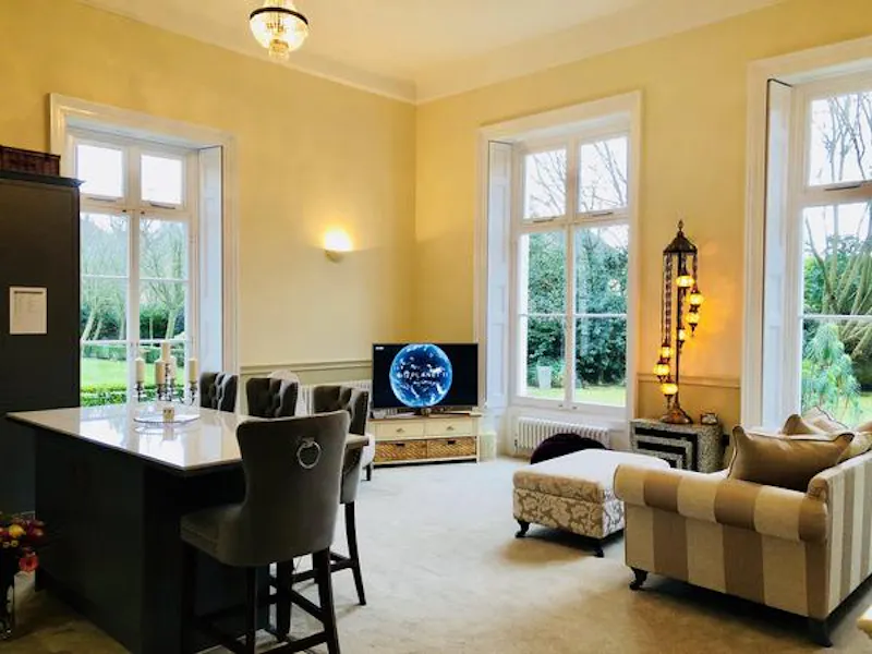 Open plan at Ground floor period flat in Denham, F1156 (photo 5)