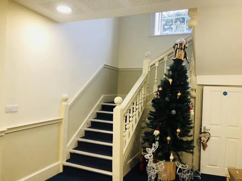 Staircase at Ground floor period flat in Denham, F1156 (photo 19)