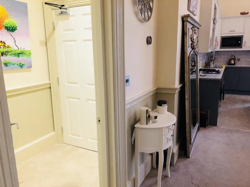 Ground floor period flat in Denham, F1156 (photo 3)
