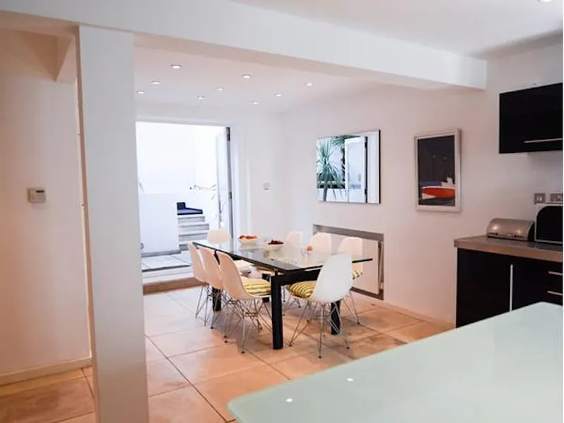 Dining room at Film location C894 in East Sussex (photo 4)