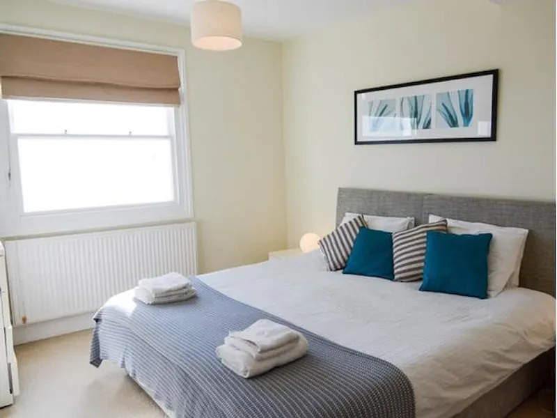 Bedroom at Film location C894 in East Sussex (photo 14)