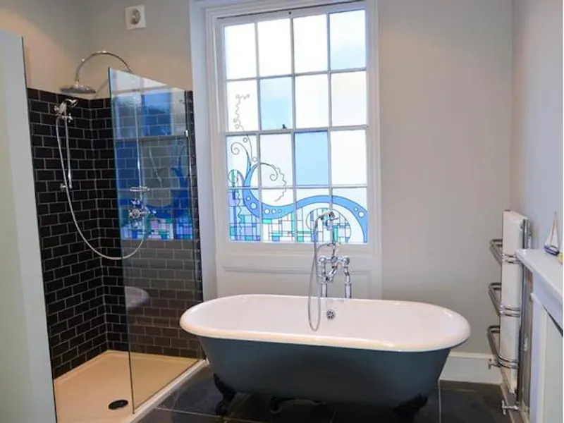 Bathroom at Film location C894 in East Sussex (photo 17)