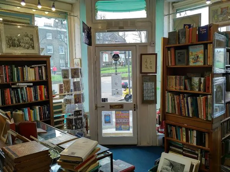 Quaint bookshop in Blackheath, Q129 (photo 2)